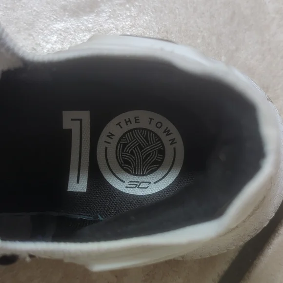 🎉HP🎉 Under Armour Curry 4's Size 7 Youth Black White Basketball Shoes - Picture 5 of 6